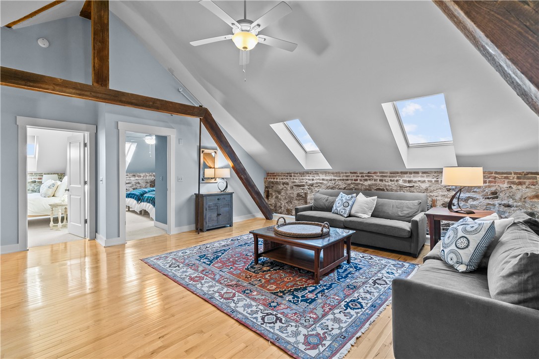 426 Spring Street 203