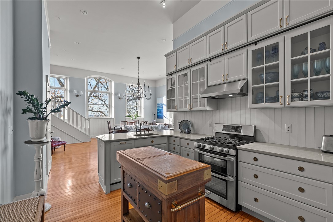 426 Spring Street 203