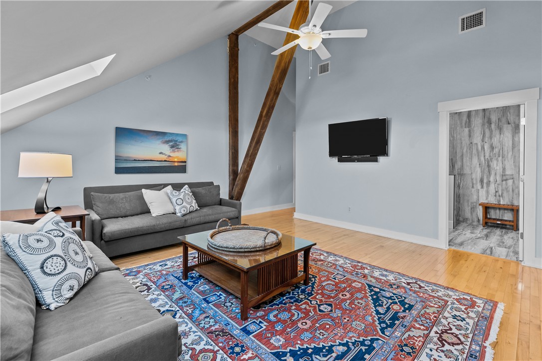 426 Spring Street 203