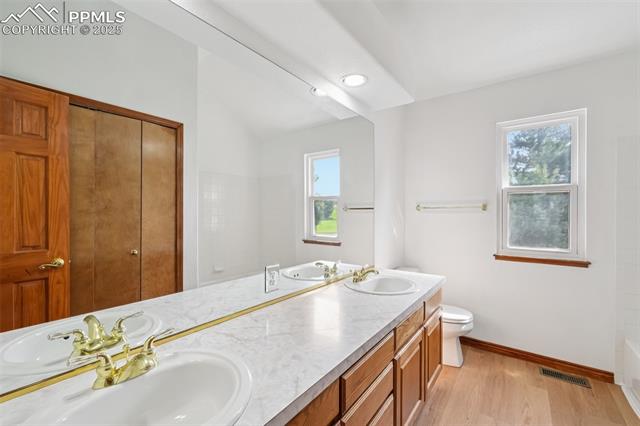 2460 Dunwood Court