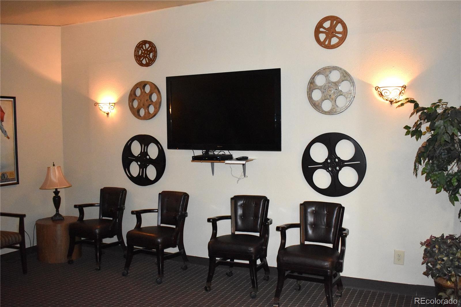 350 S Clinton Street Unit: 11D