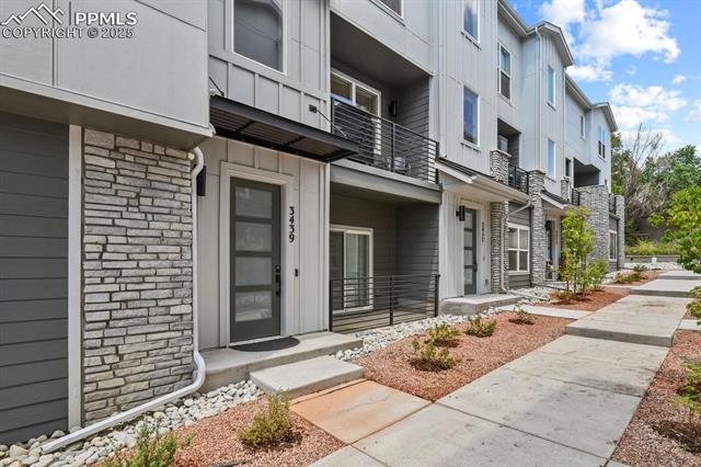 3439 Berg Point