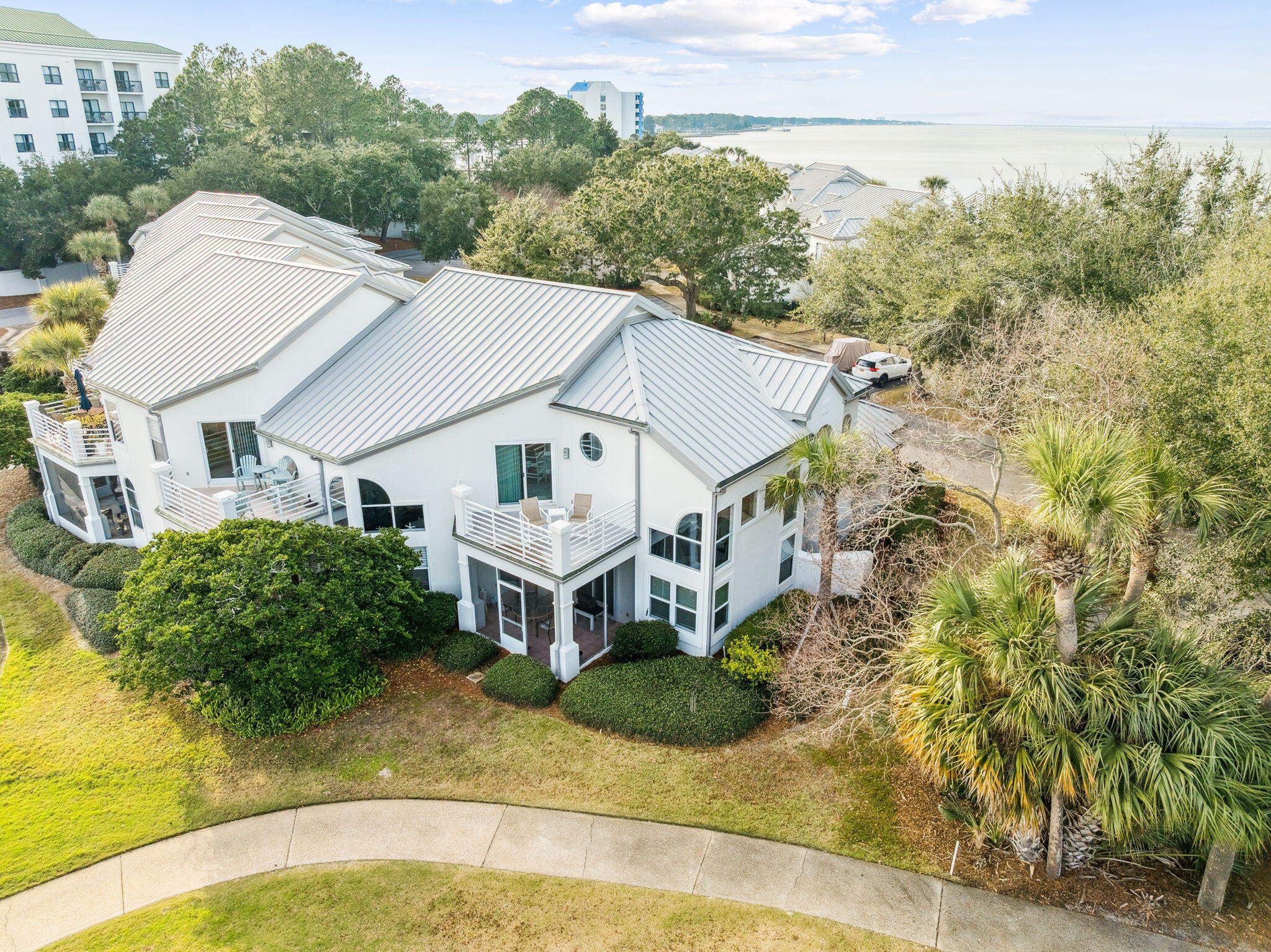 979 Northshore Drive 979