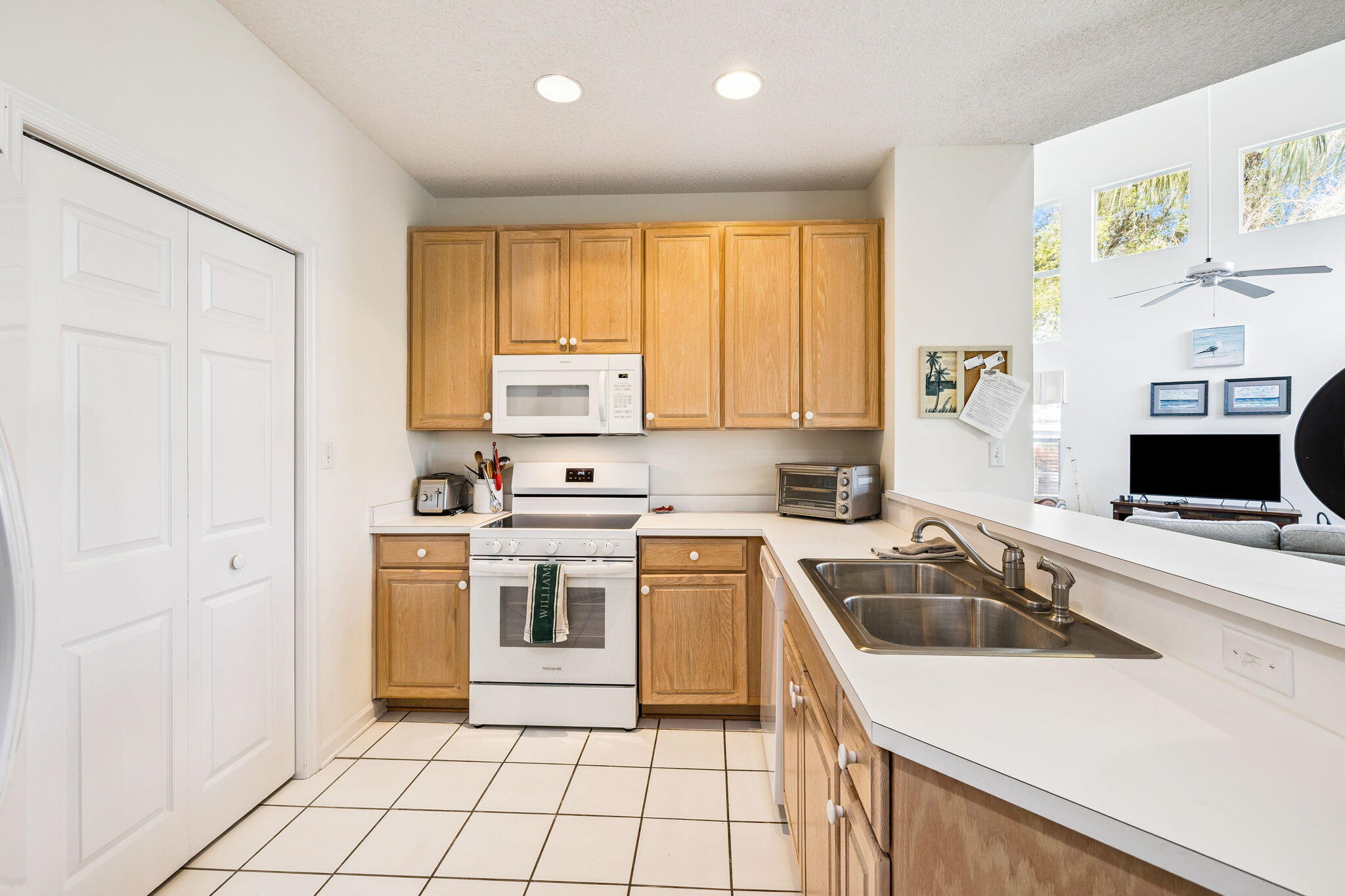 979 Northshore Drive 979
