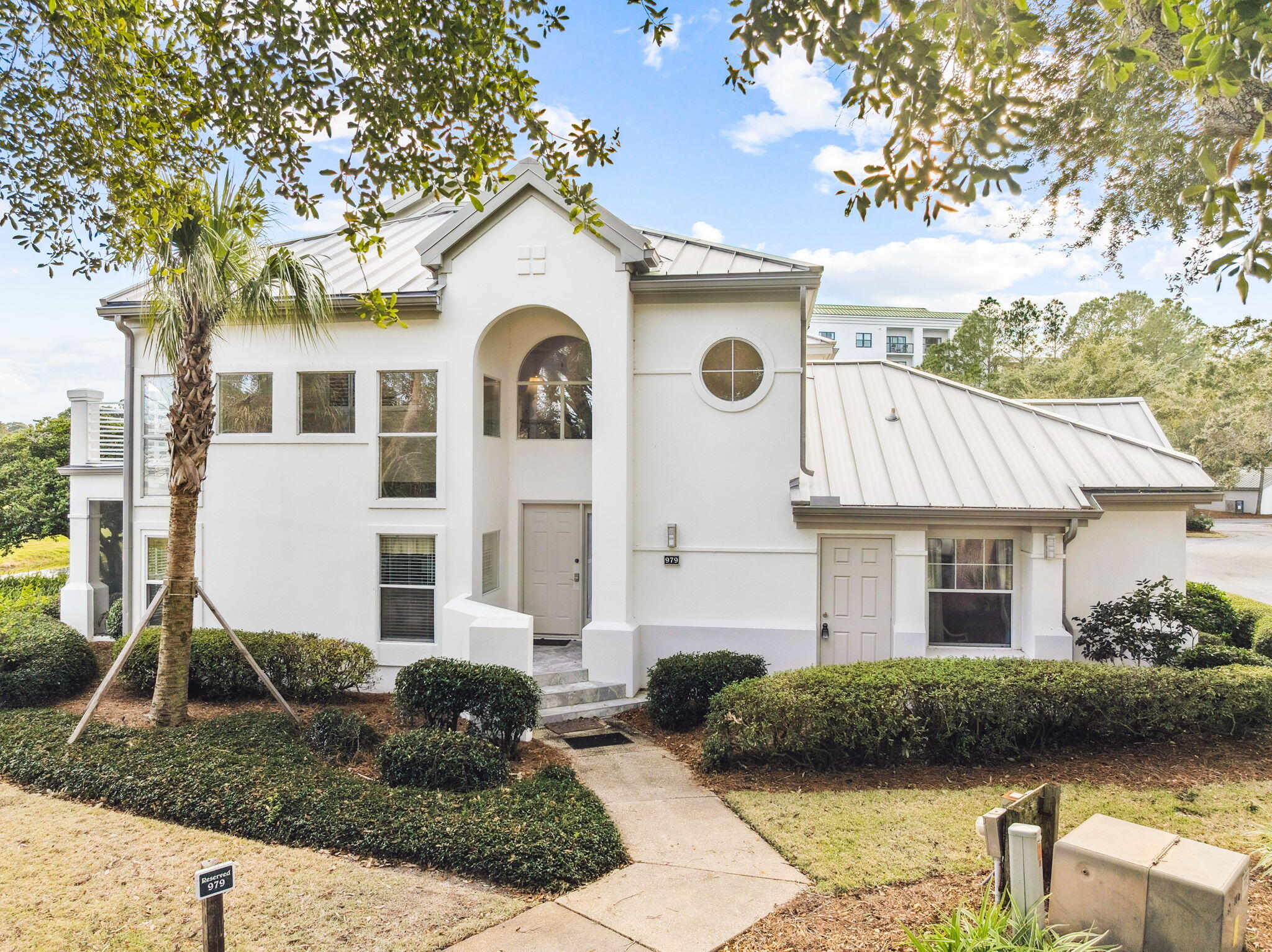 979 Northshore Drive