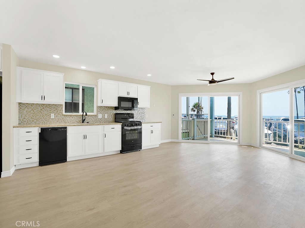 2210 W Oceanfront 1/2