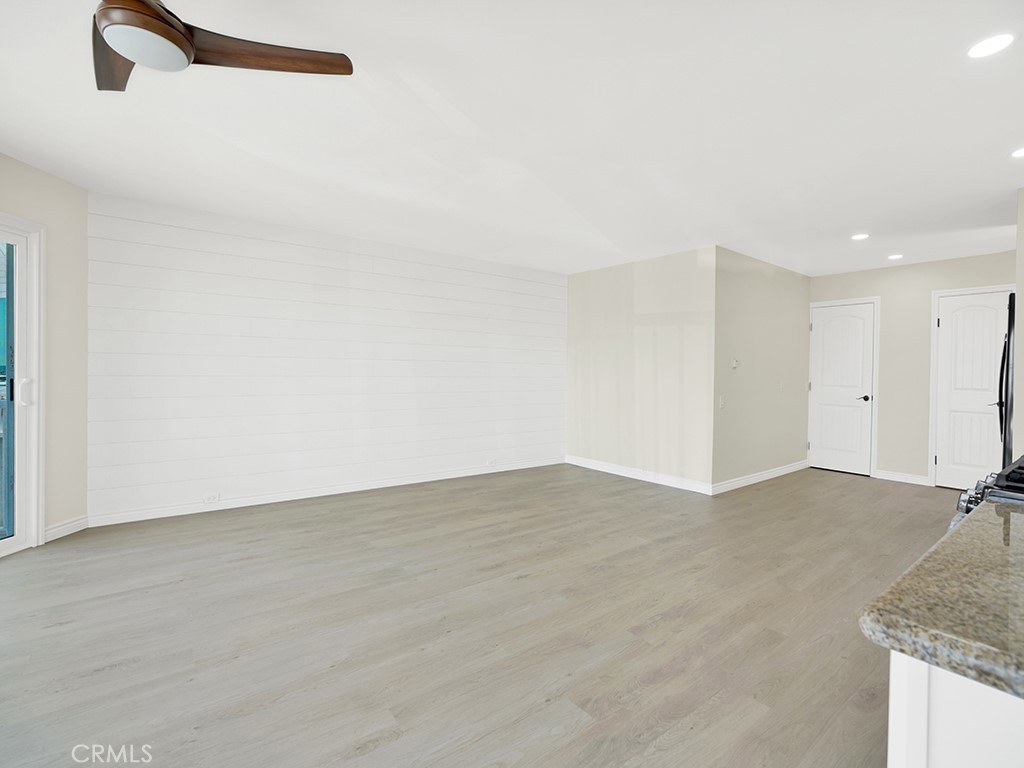2210 W Oceanfront 1/2