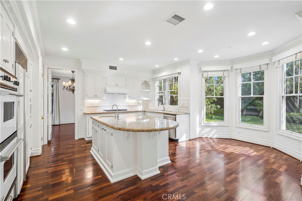 15 Jupiter Hills Drive