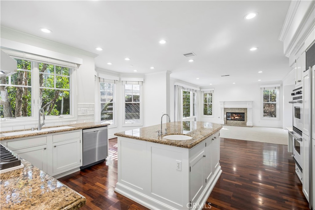 15 Jupiter Hills Drive