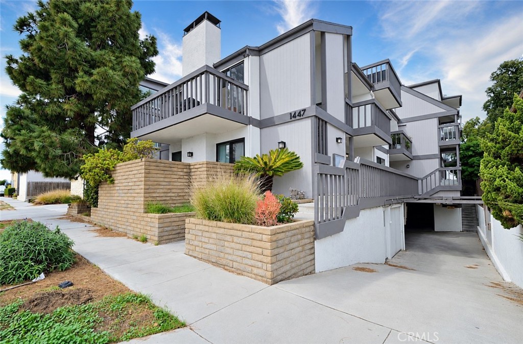 1447 Manhattan Beach Boulevard E
