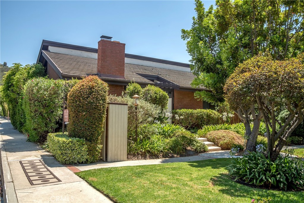 1329 Avenida De Cortez