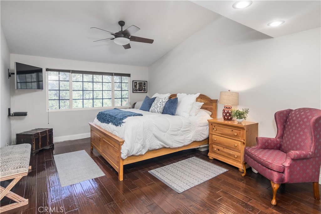 24331 Clipstone Street