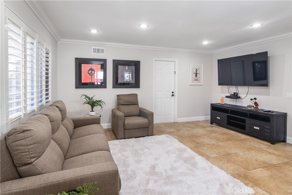 24331 Clipstone Street