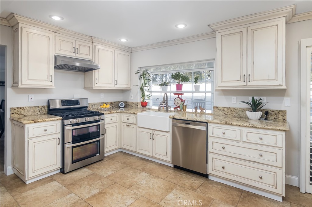 24331 Clipstone Street