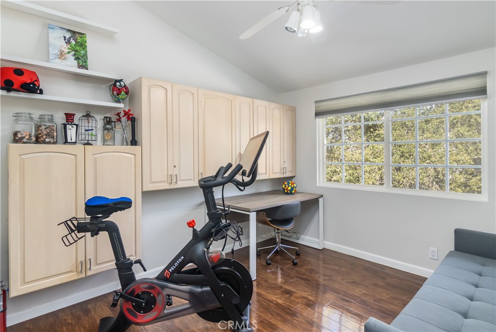 24331 Clipstone Street