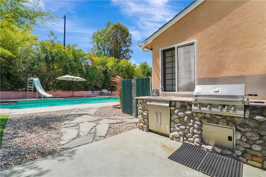 4532 Del Moreno Drive