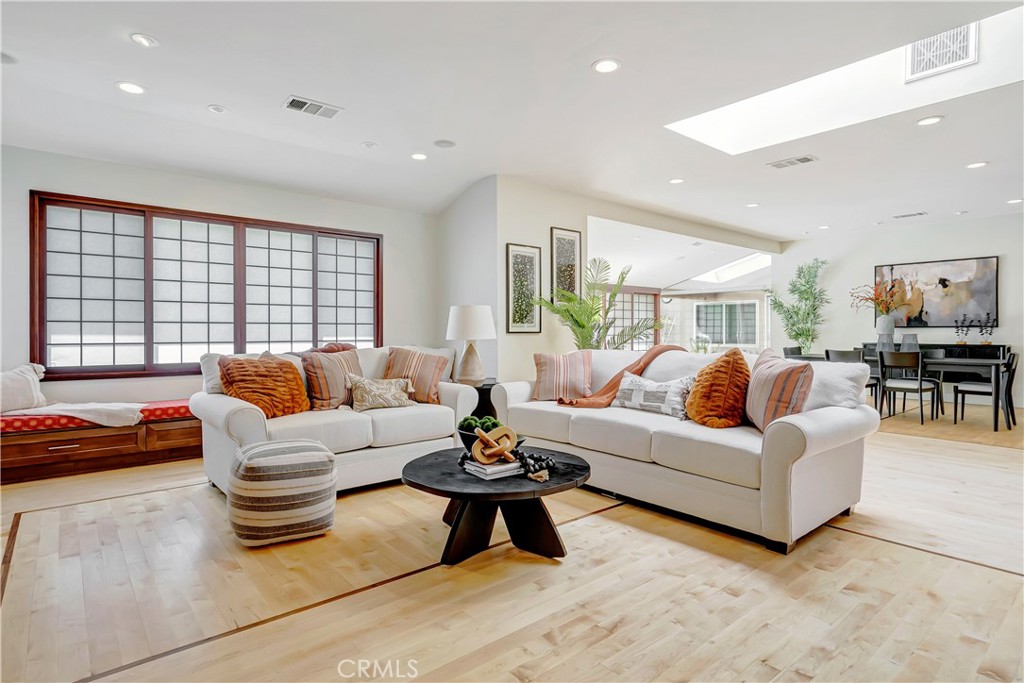 4532 Del Moreno Drive