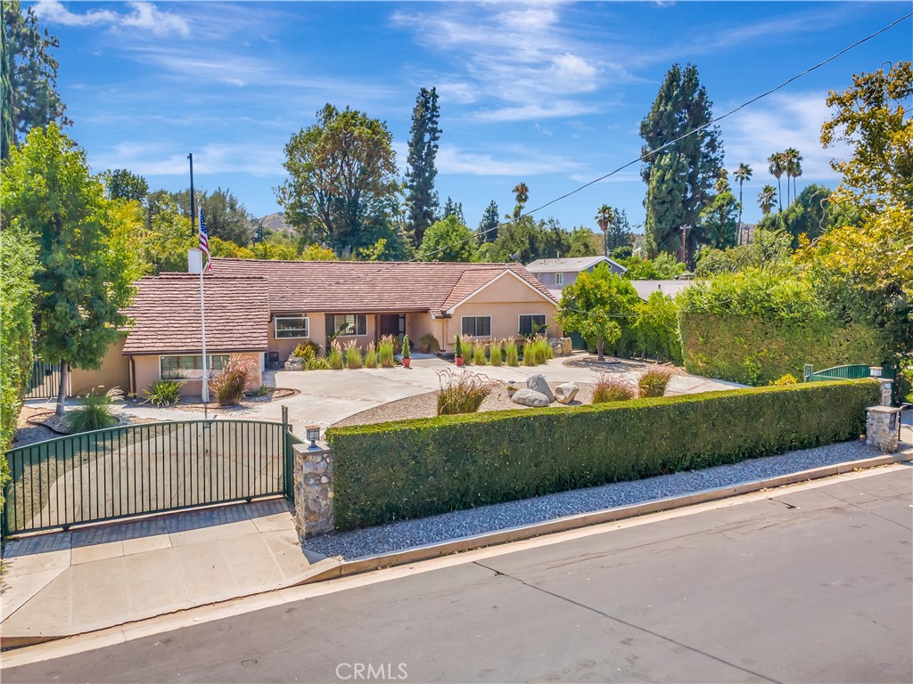 4532 Del Moreno Drive