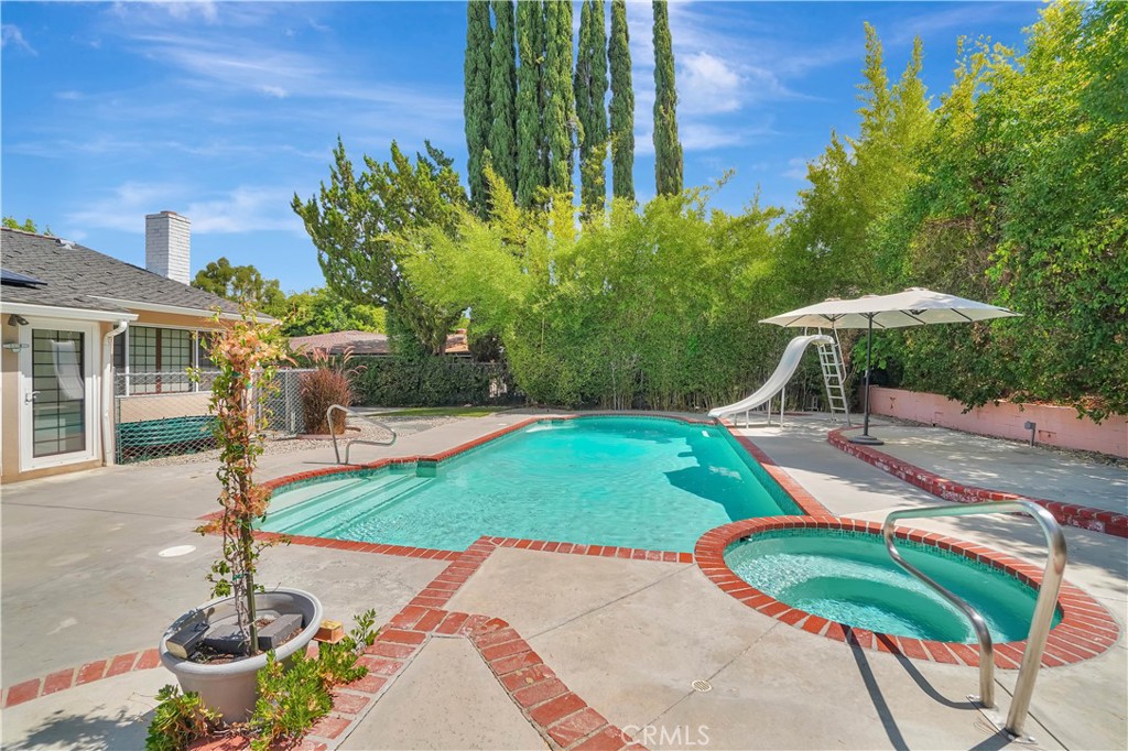 4532 Del Moreno Drive