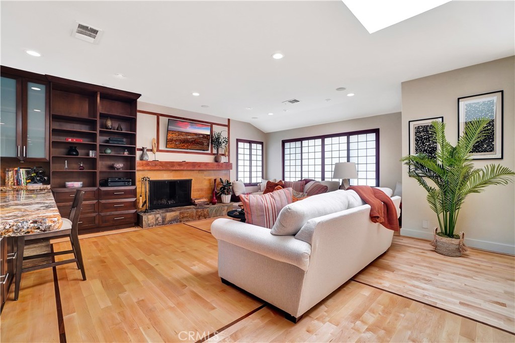 4532 Del Moreno Drive