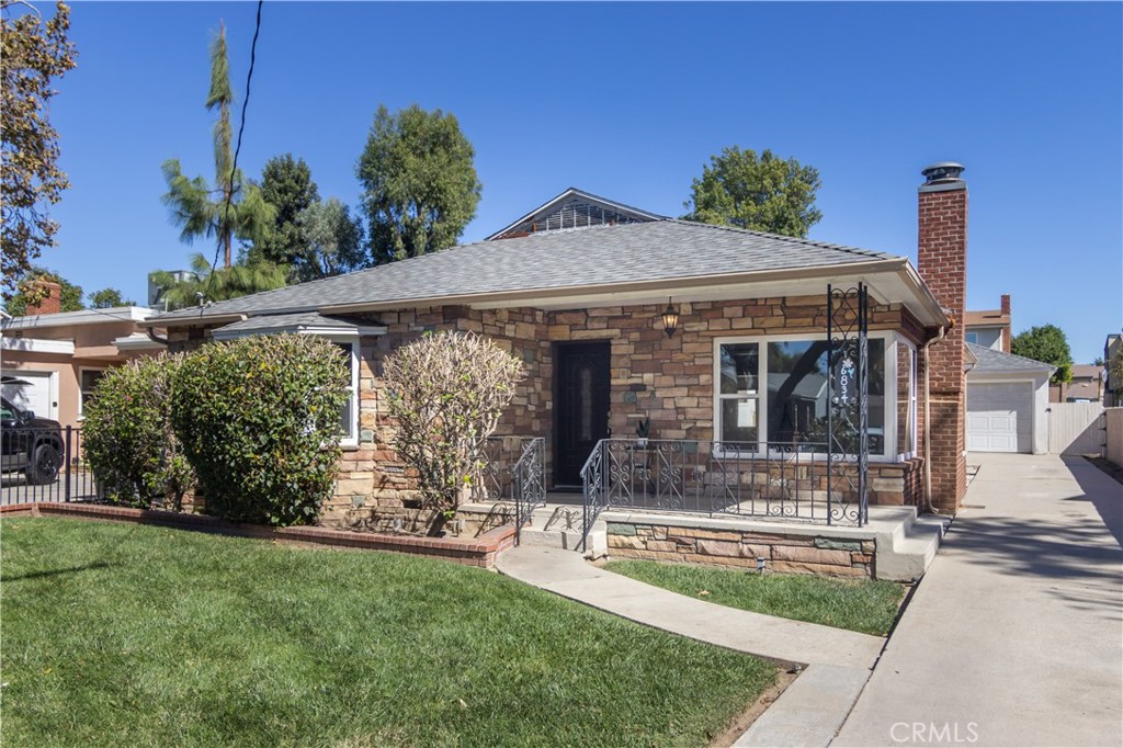 6834 Forbes