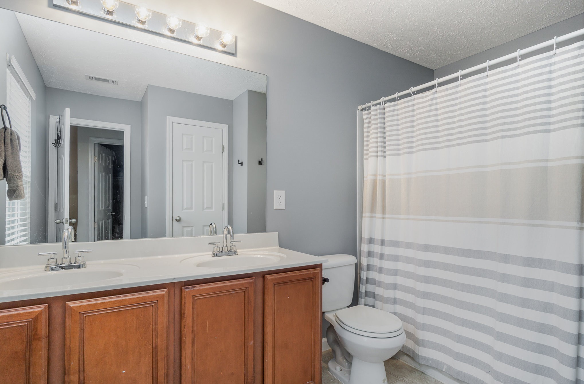 1316 Crown Point Pl