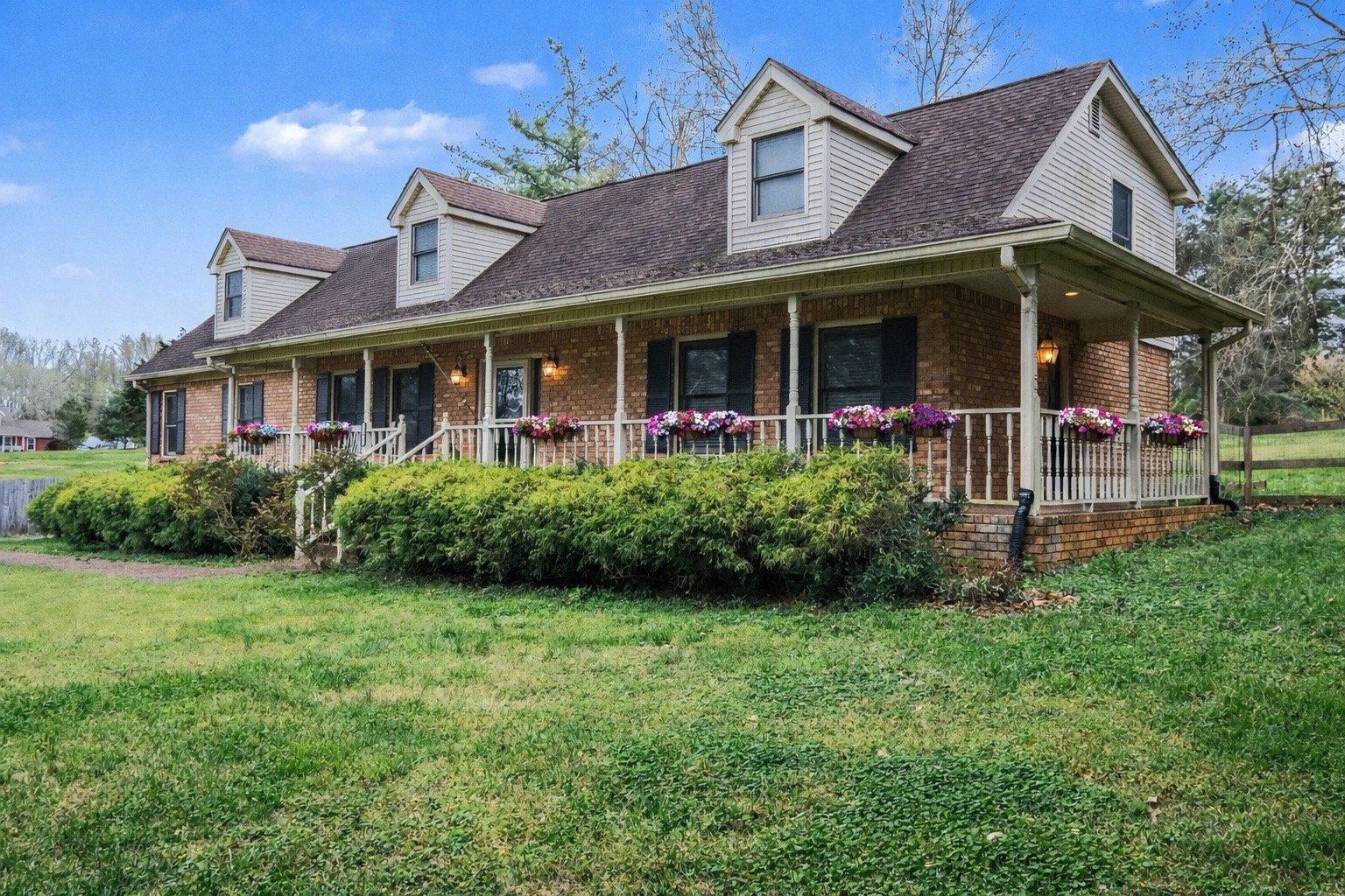 202 Applevalley Rd