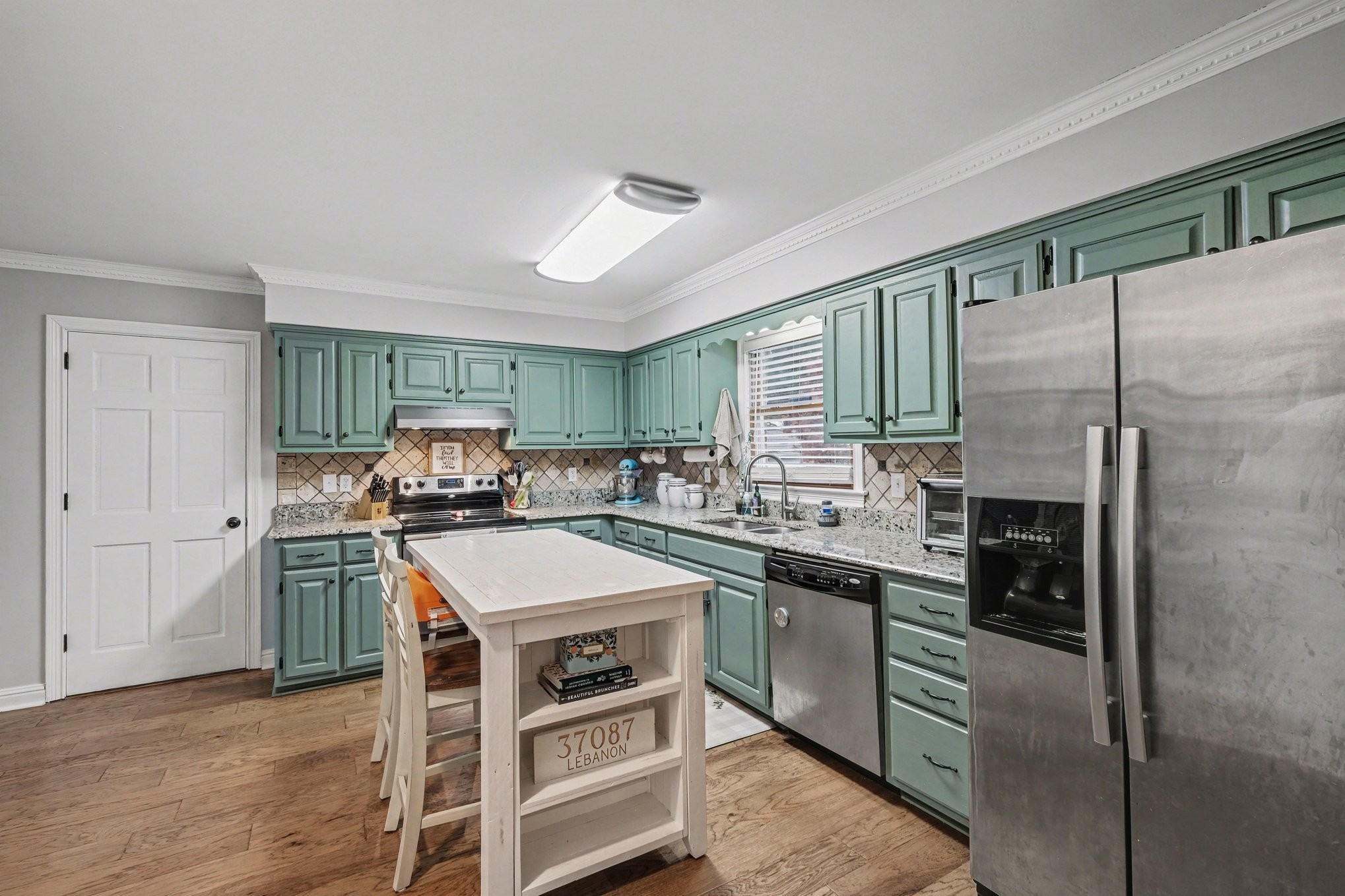 202 Applevalley Rd