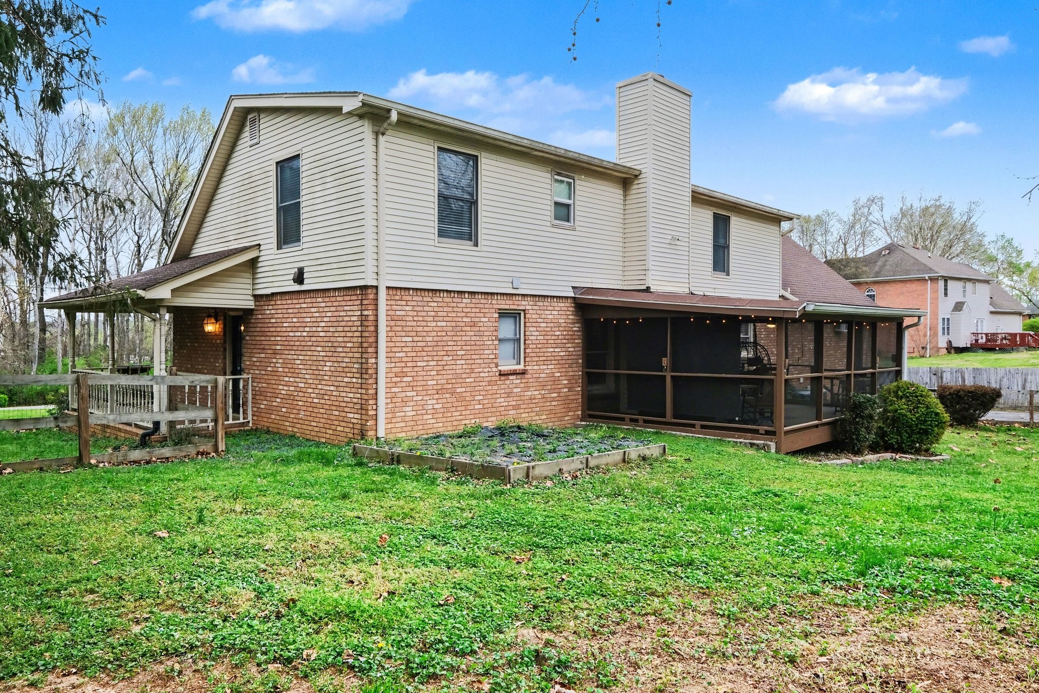 202 Applevalley Rd
