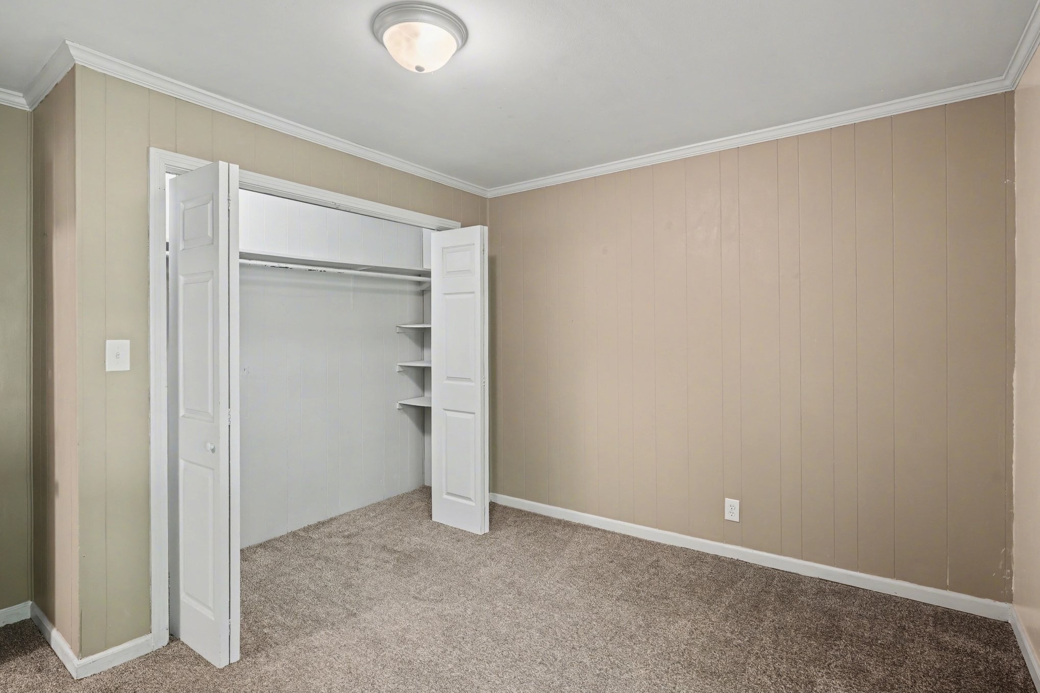 2122 Denham Ave