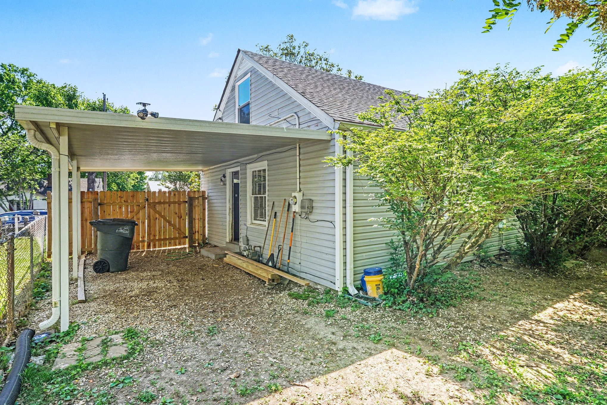 2122 Denham Ave
