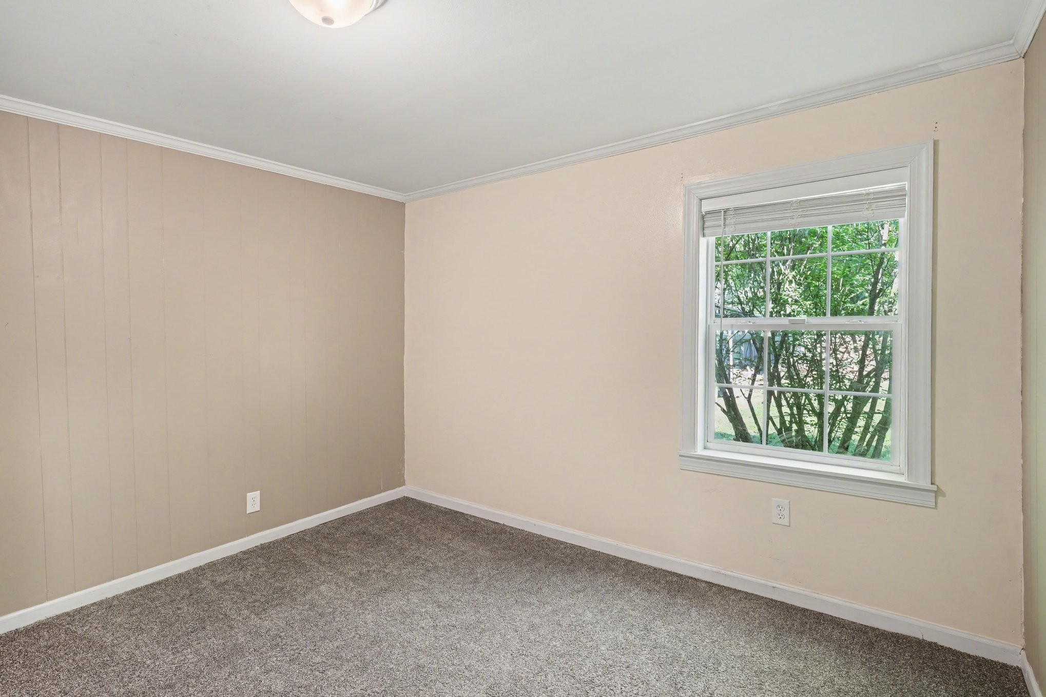 2122 Denham Ave