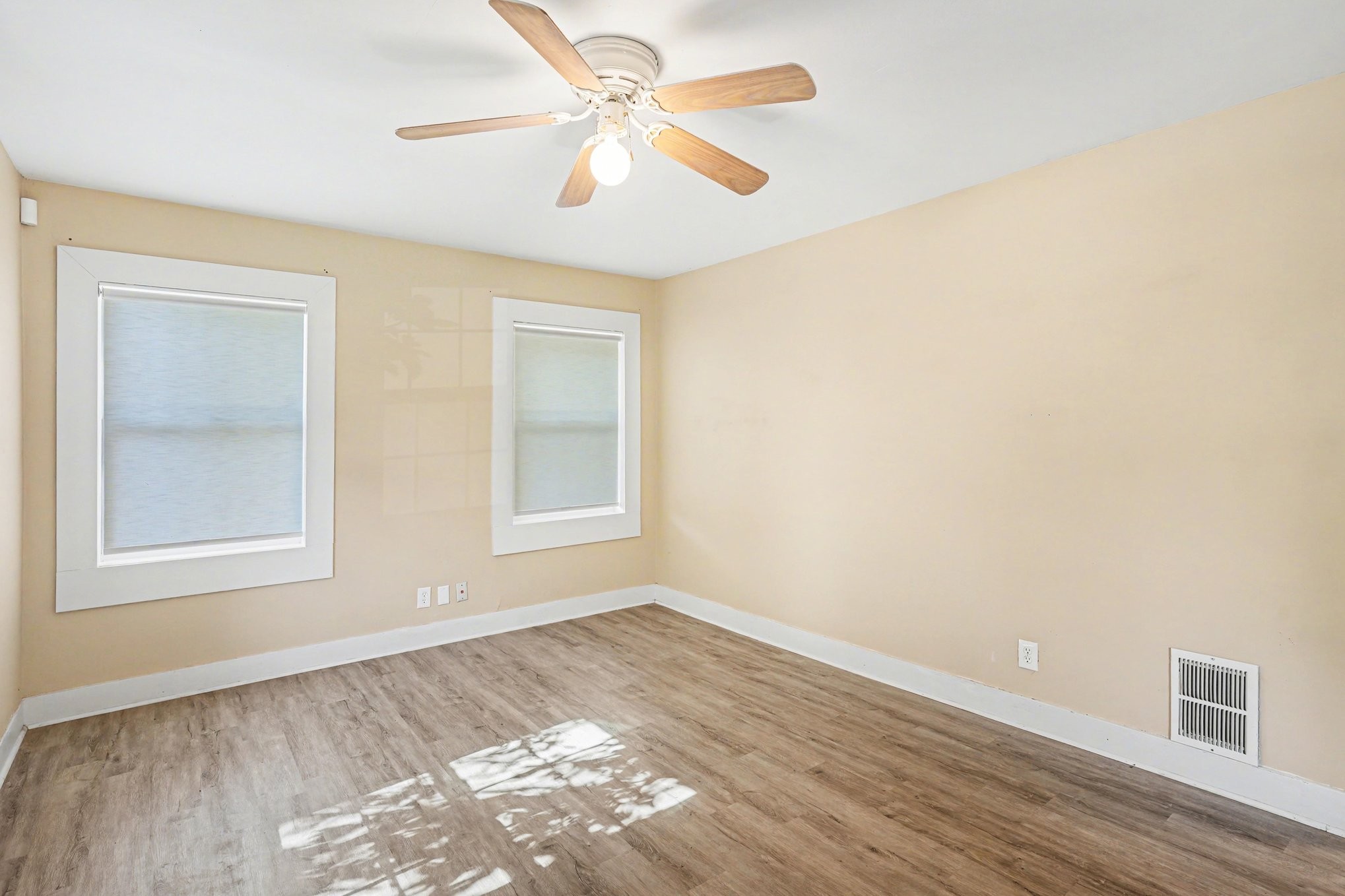 2122 Denham Ave