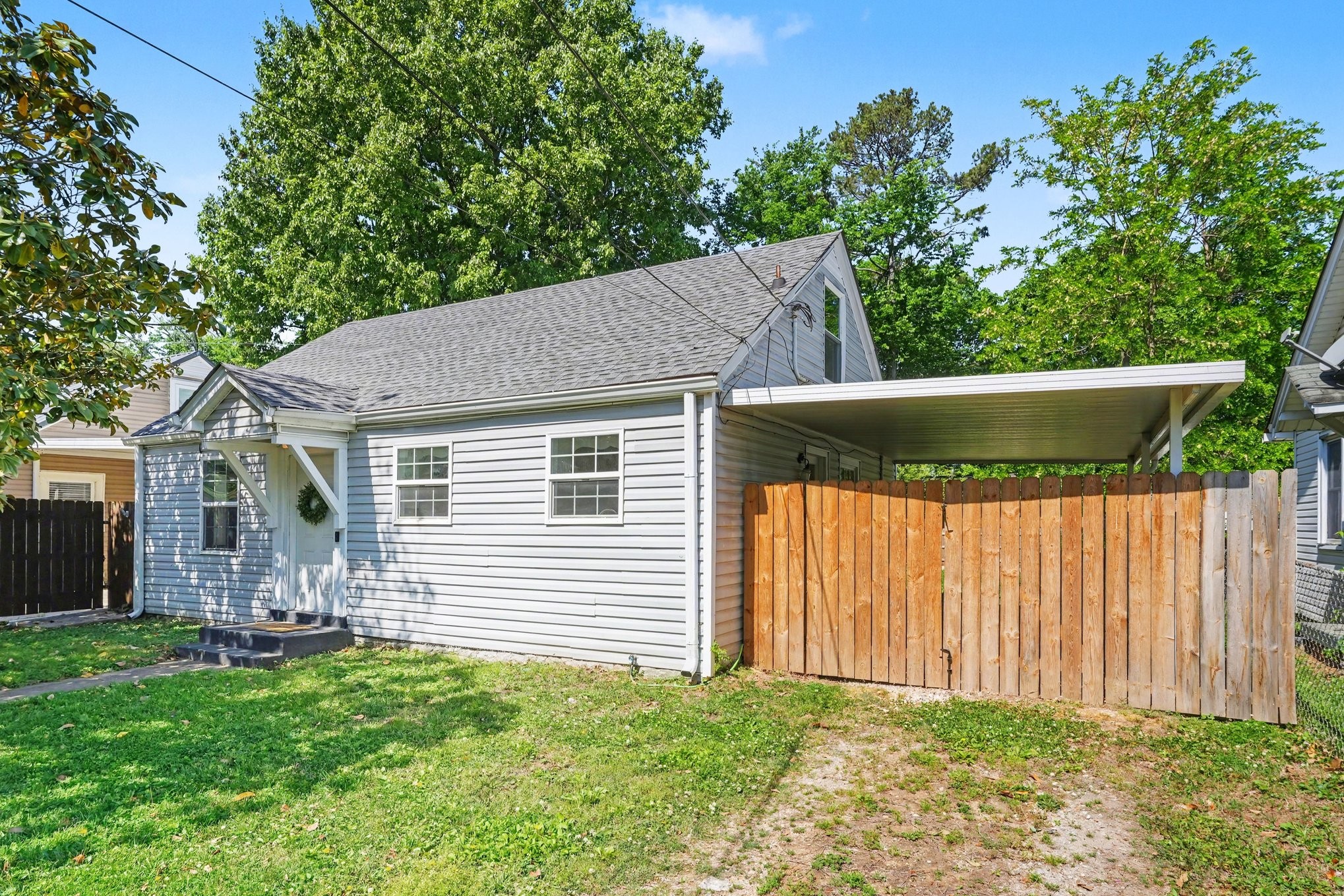 2122 Denham Ave