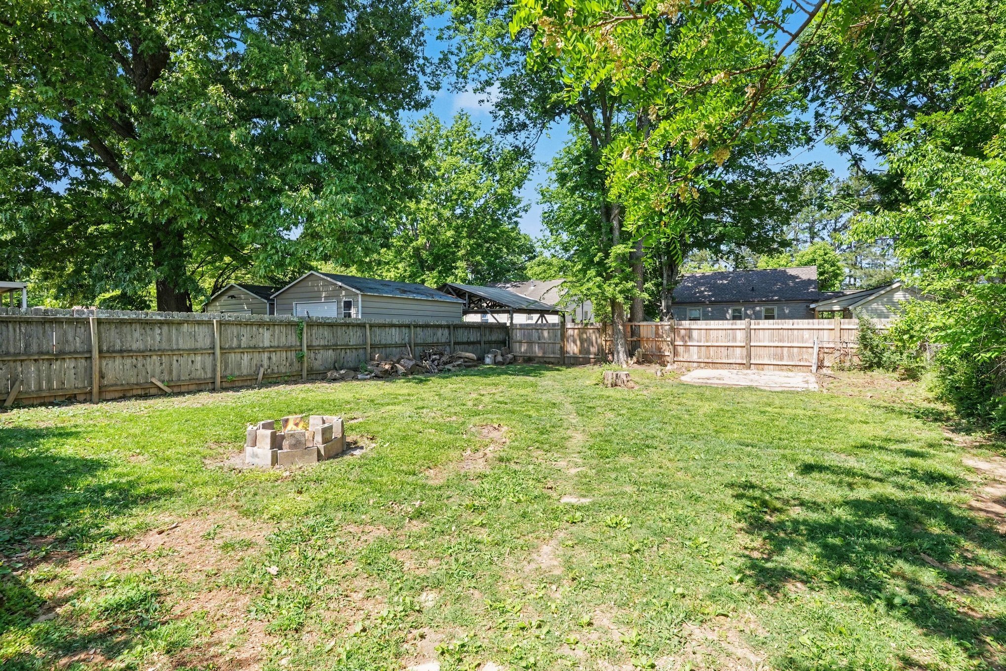 2122 Denham Ave