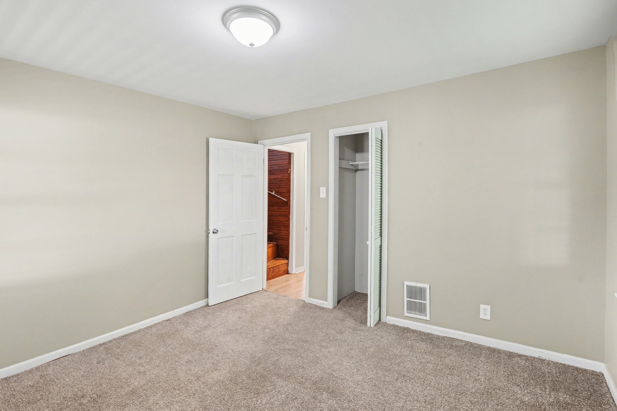 2122 Denham Ave