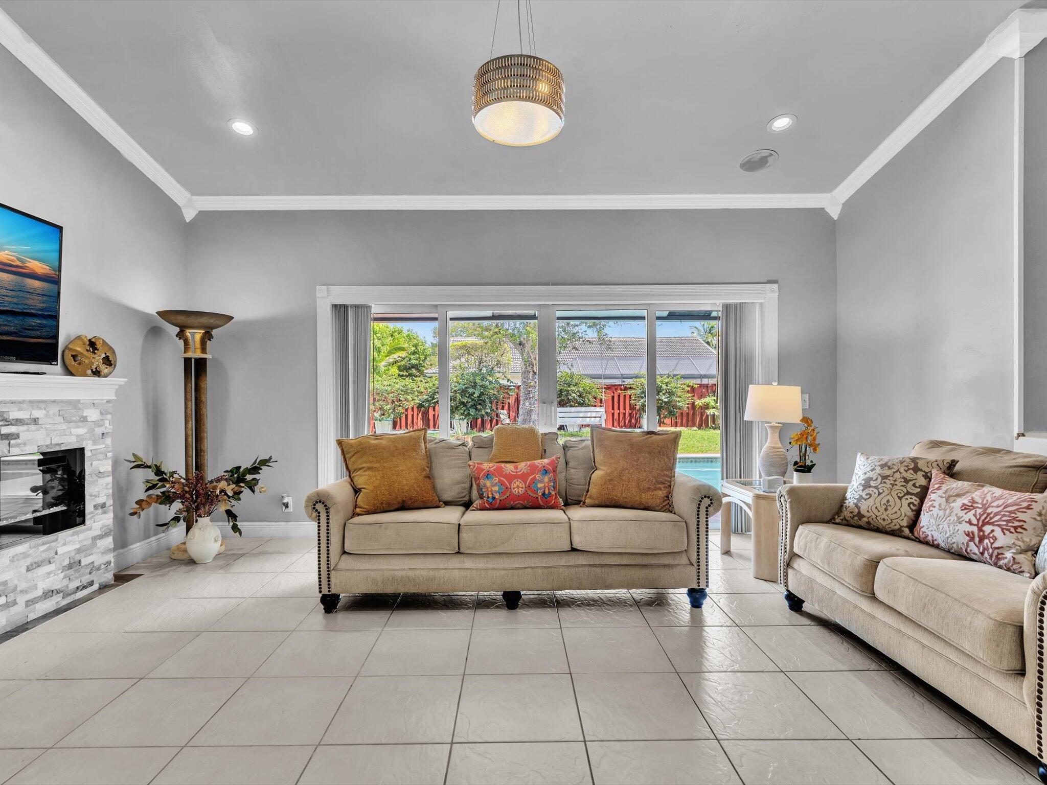 5165 NW 99th Way