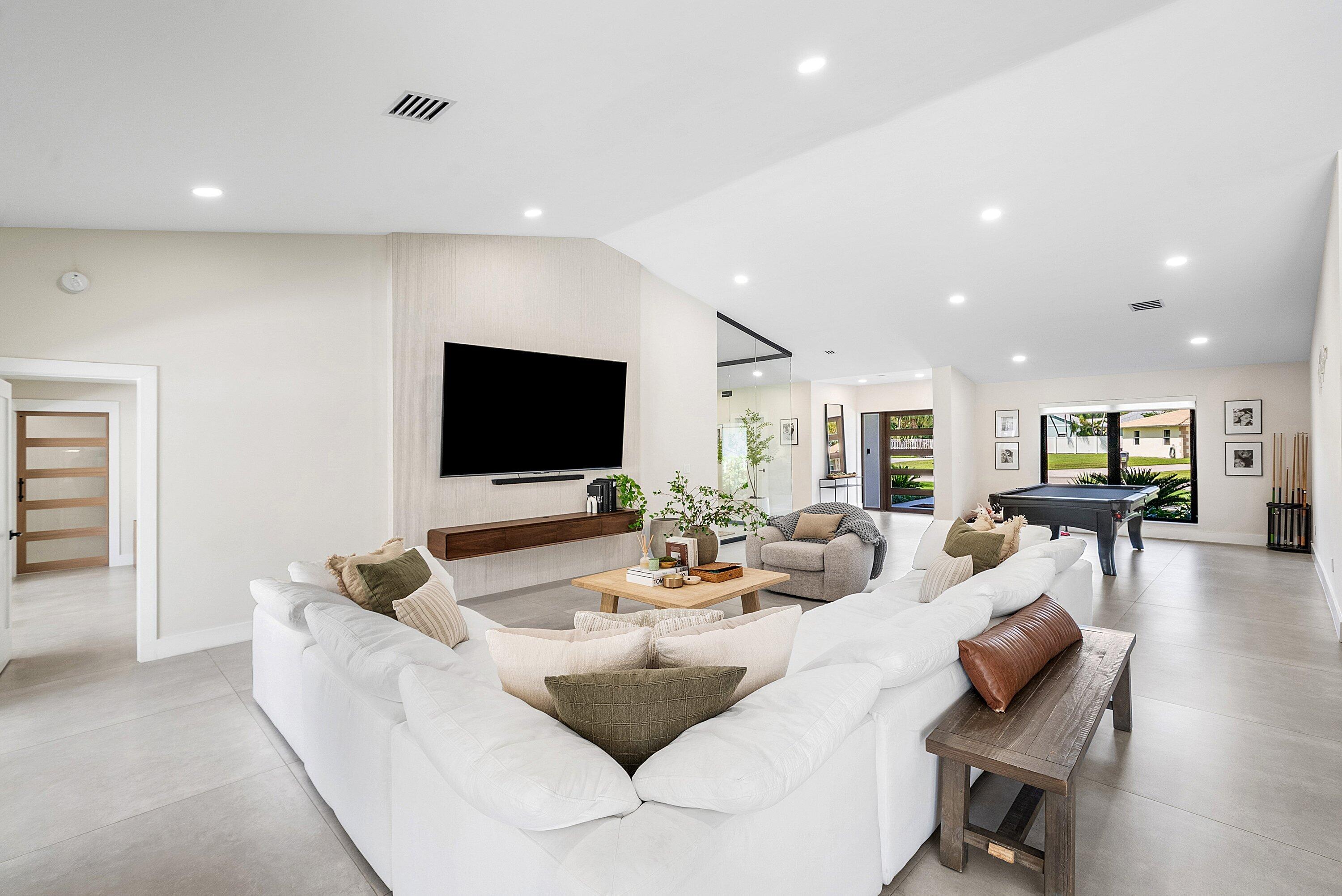 926 SW 35th Court