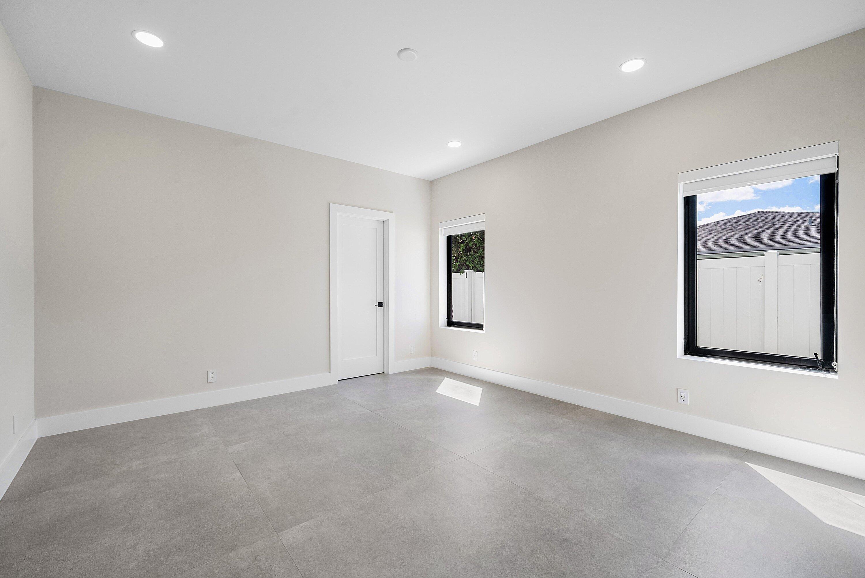 926 SW 35th Court