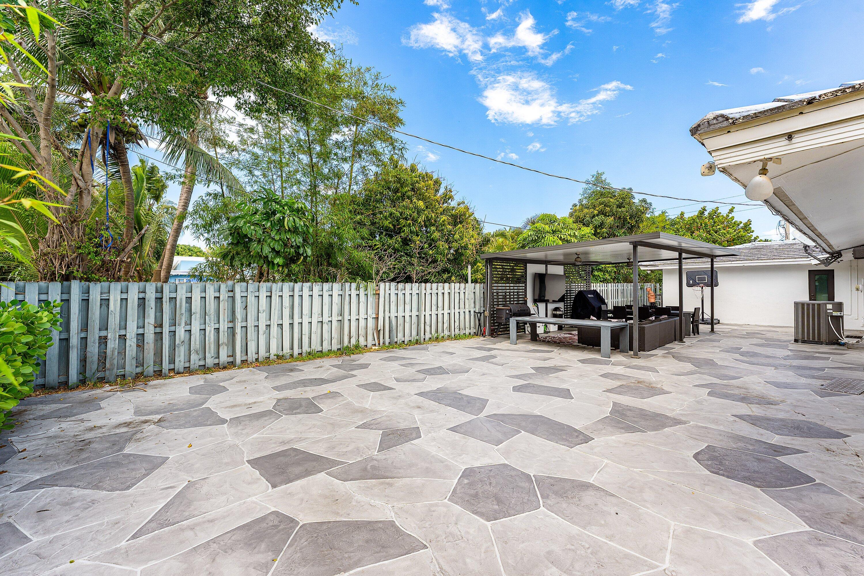 201 NE 26th Avenue
