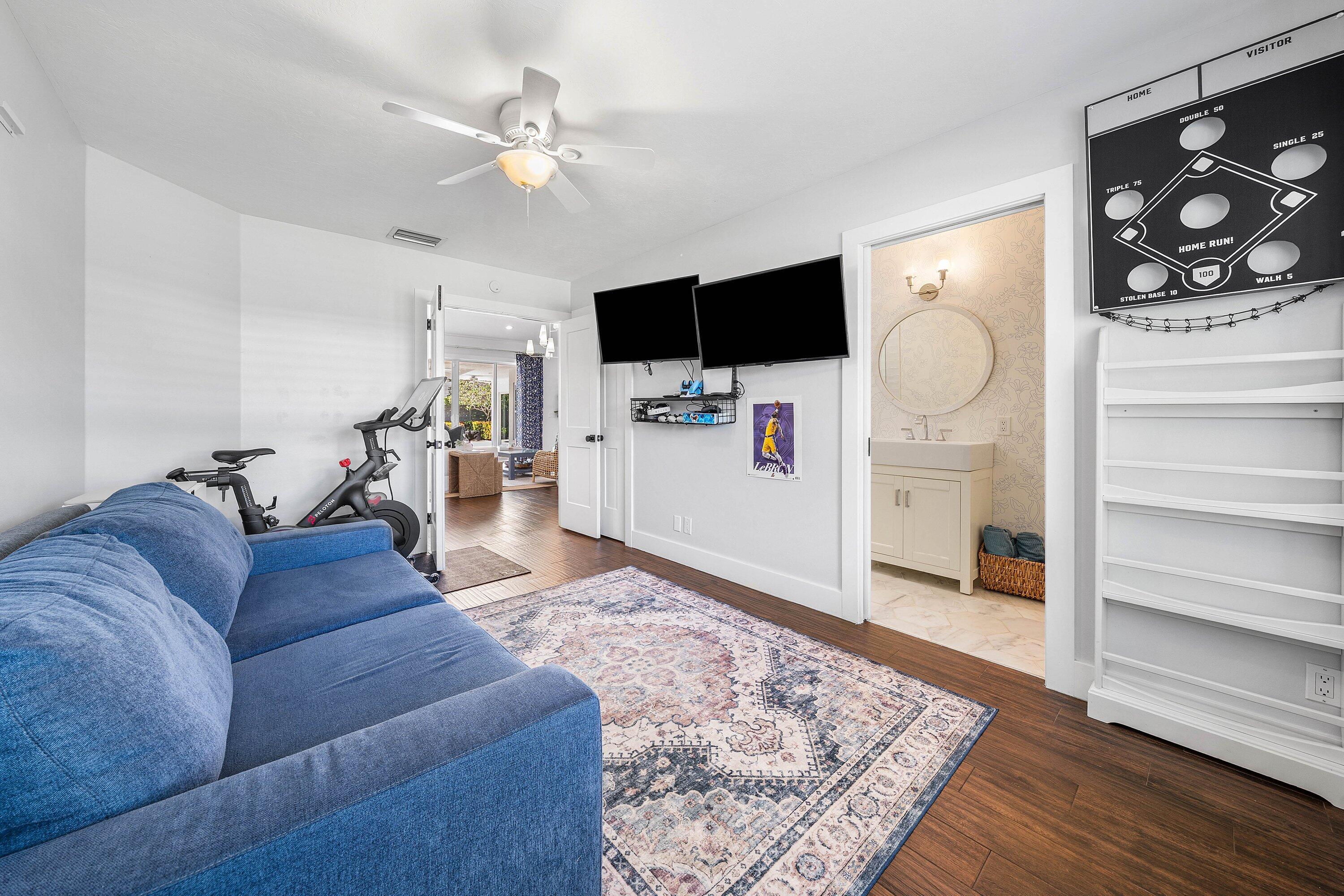 916 SW 37th Court