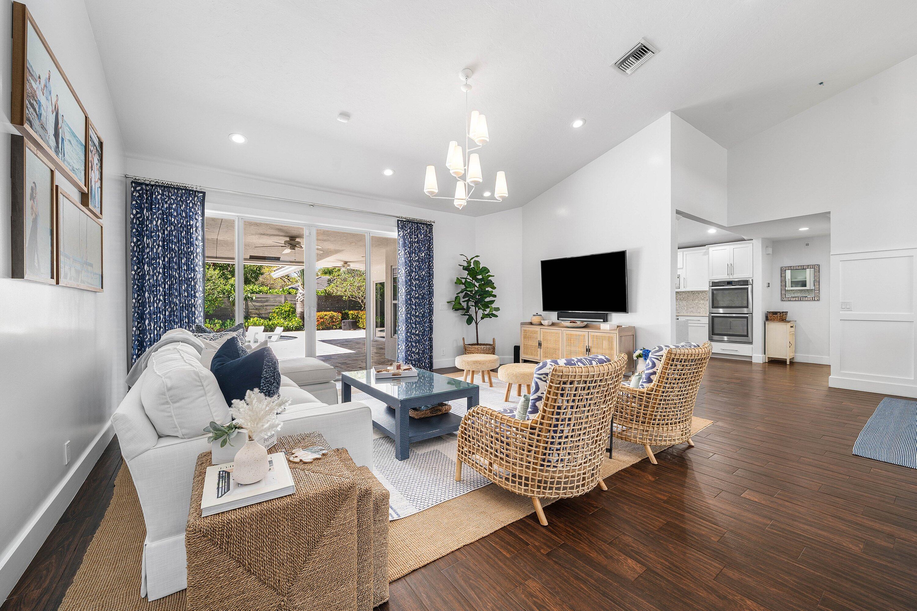 916 SW 37th Court