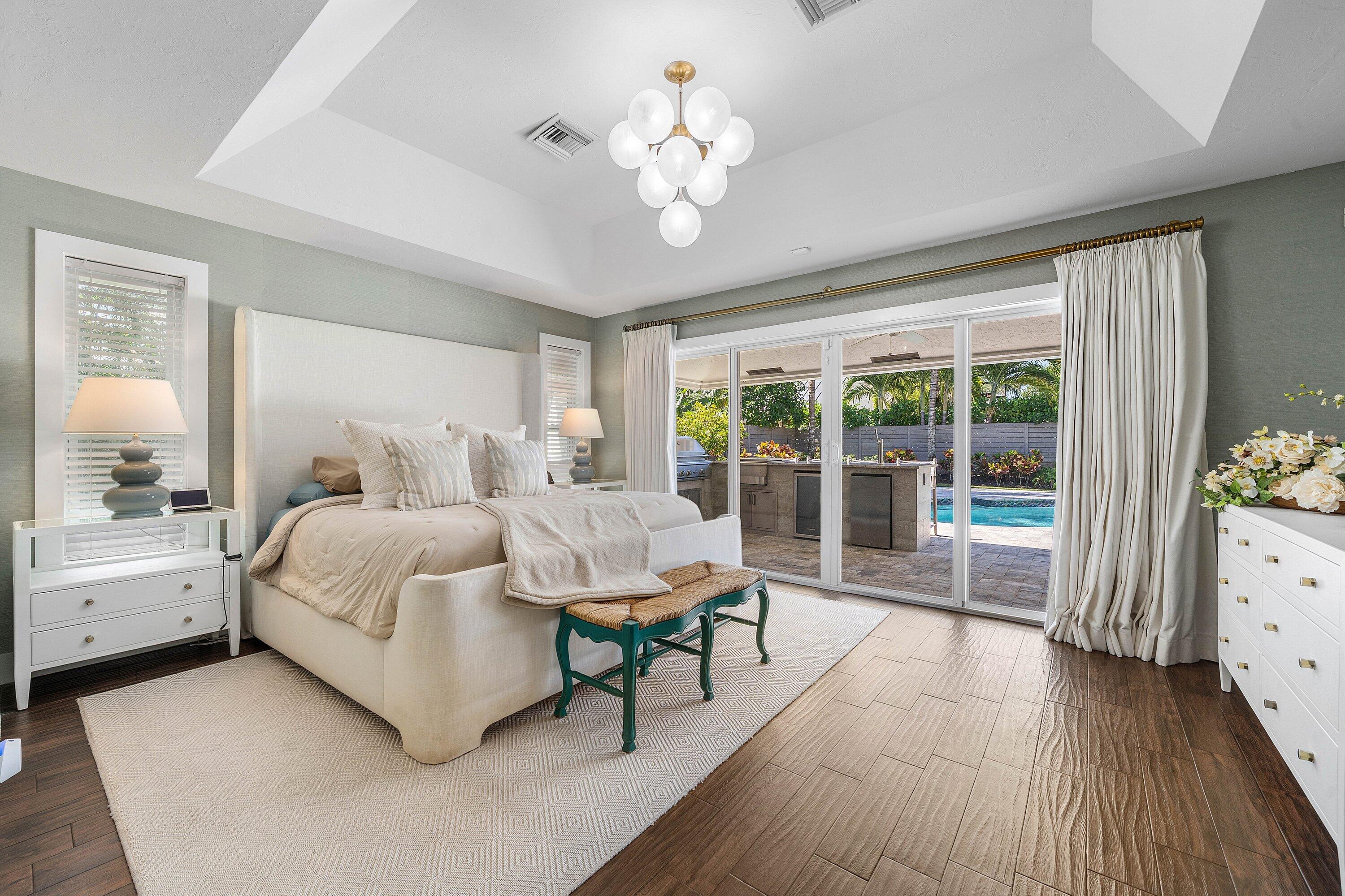 916 SW 37th Court