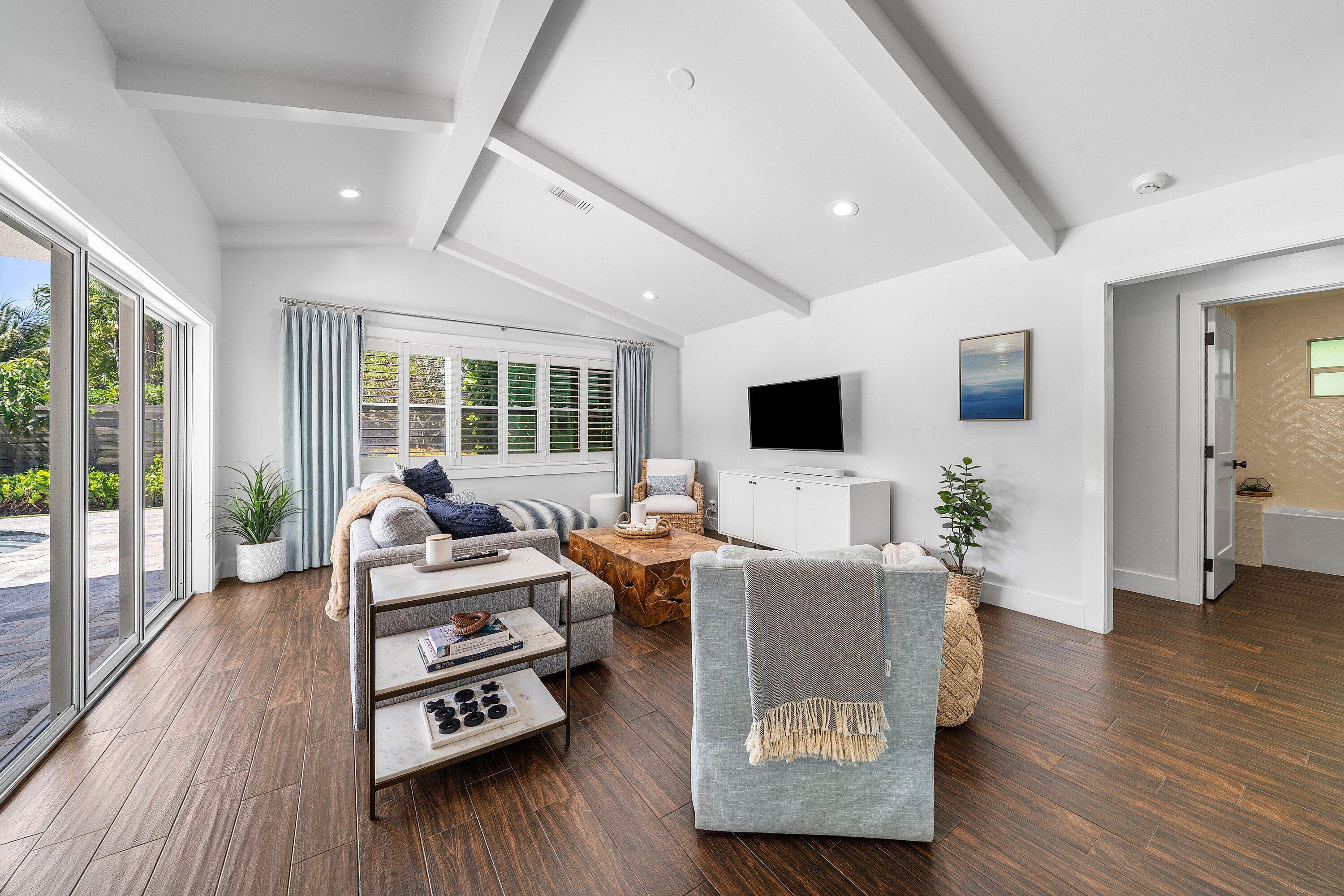 916 SW 37th Court