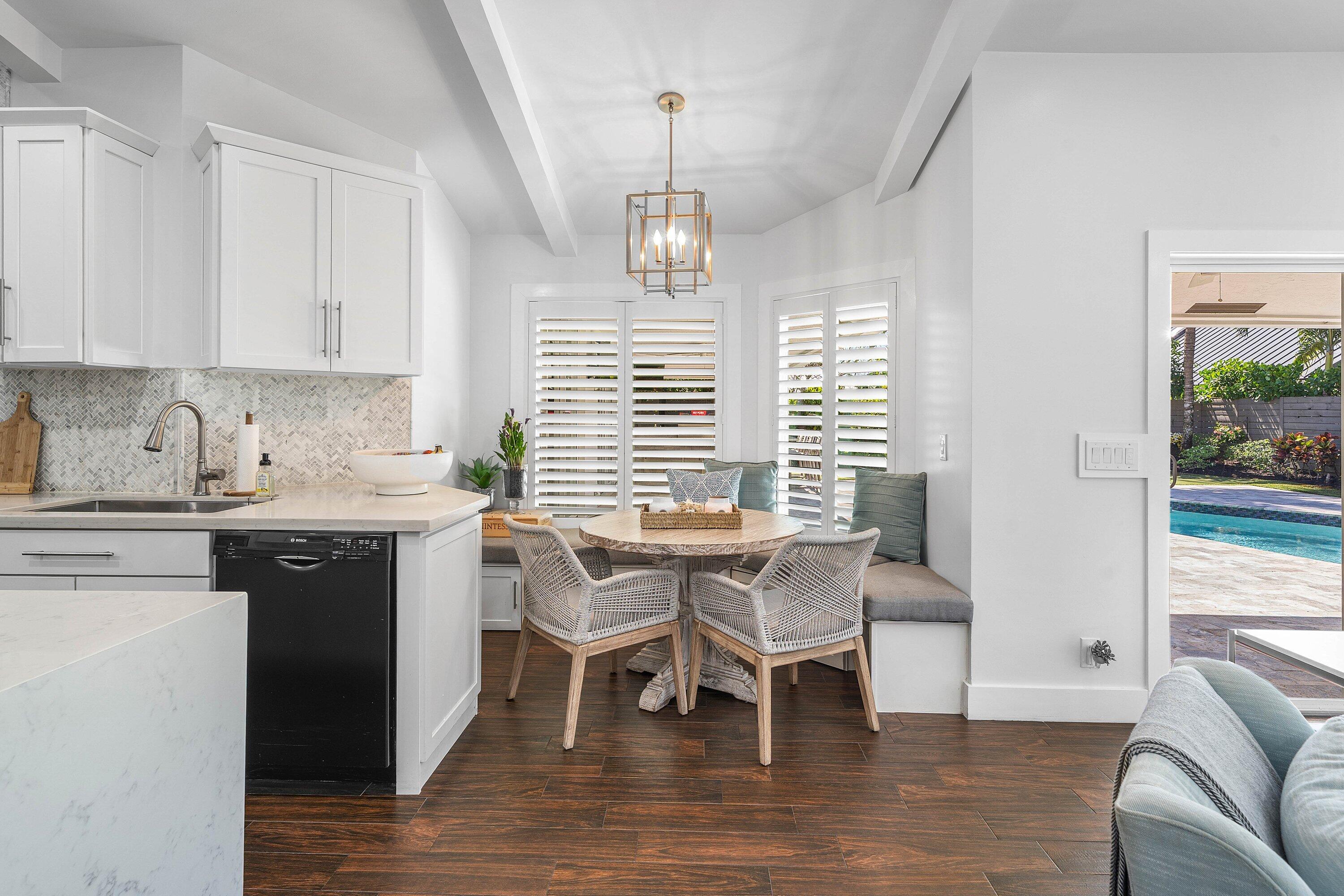 916 SW 37th Court