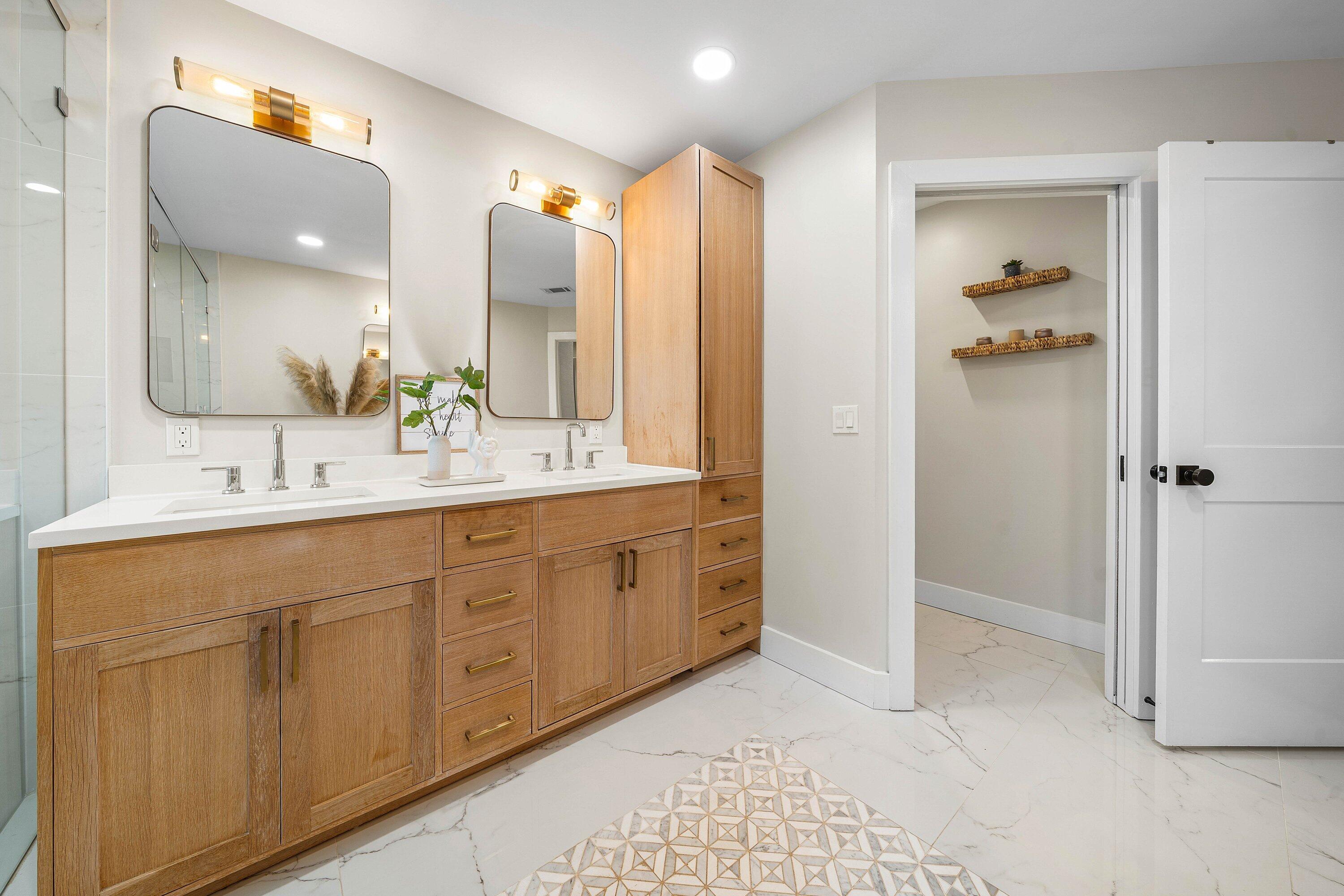 916 SW 37th Court
