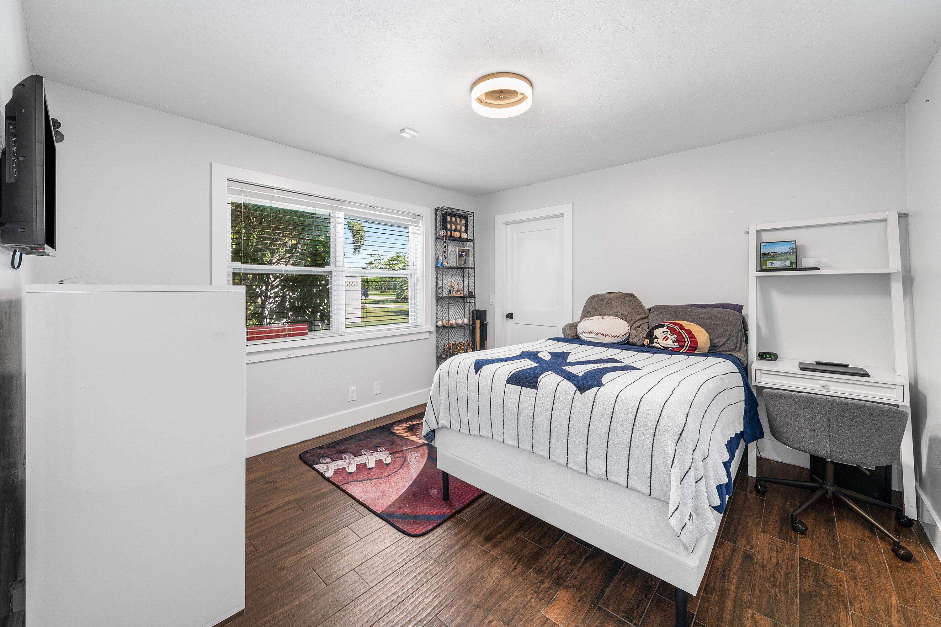 916 SW 37th Court