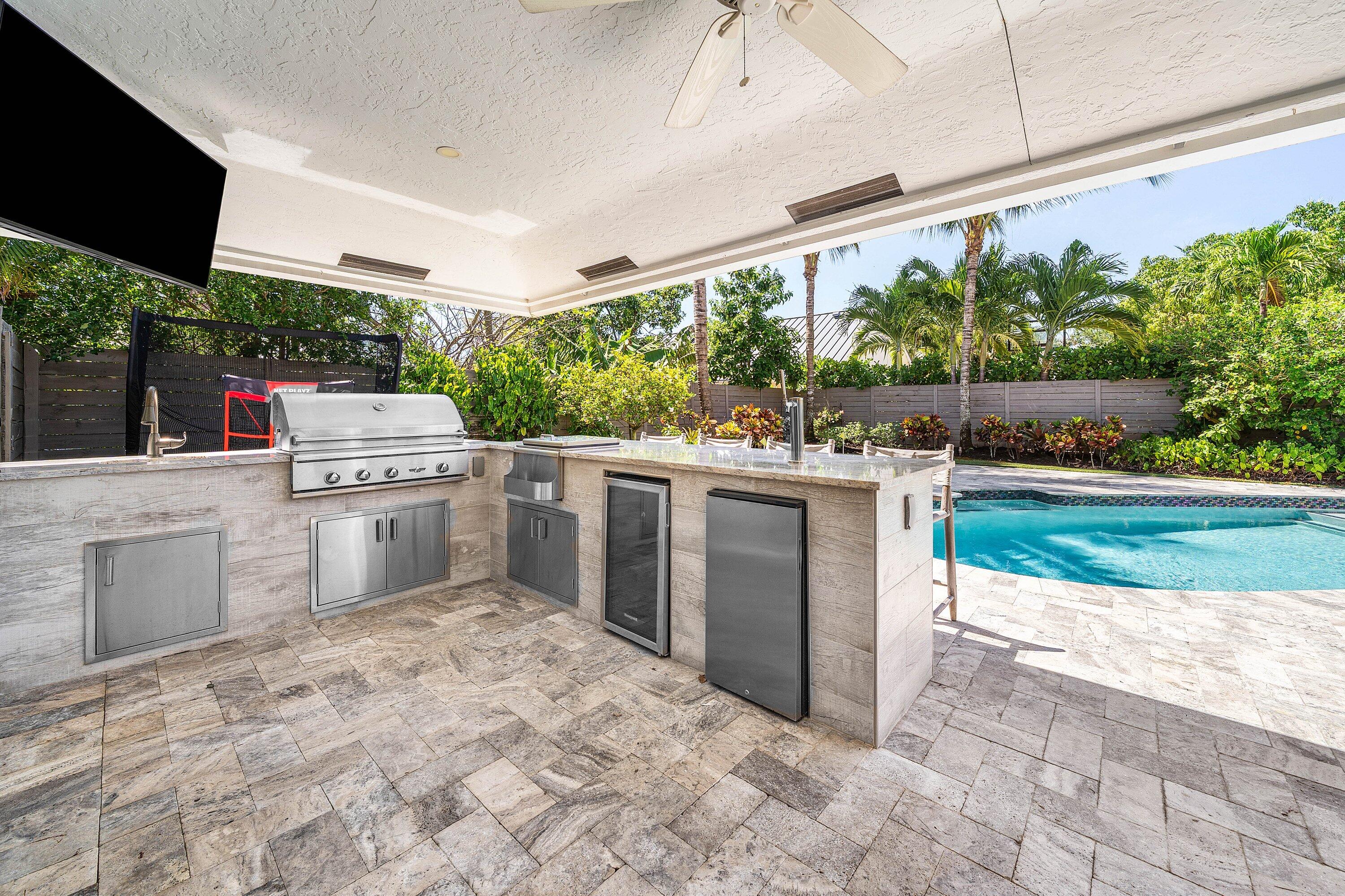916 SW 37th Court