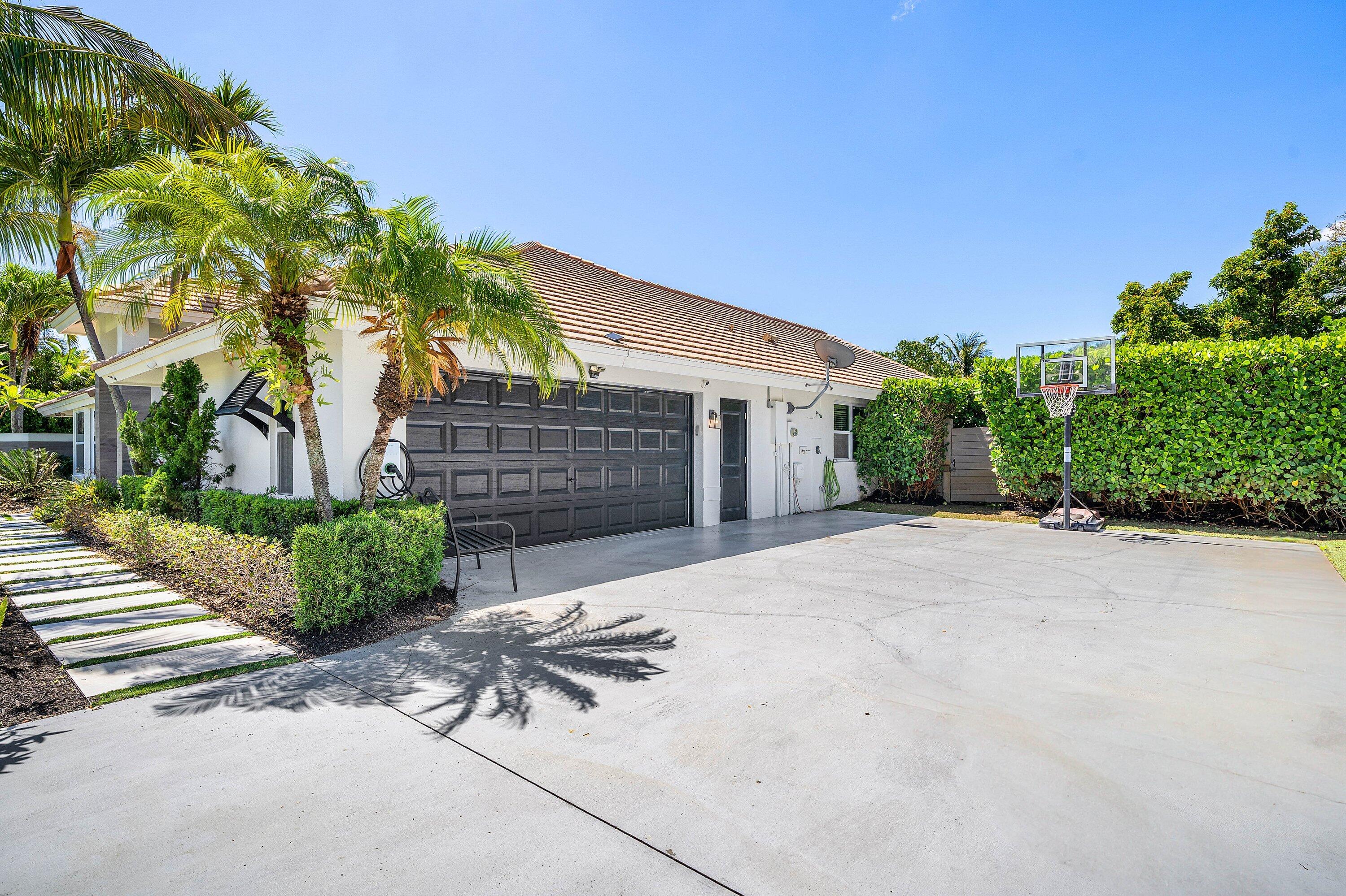 916 SW 37th Court