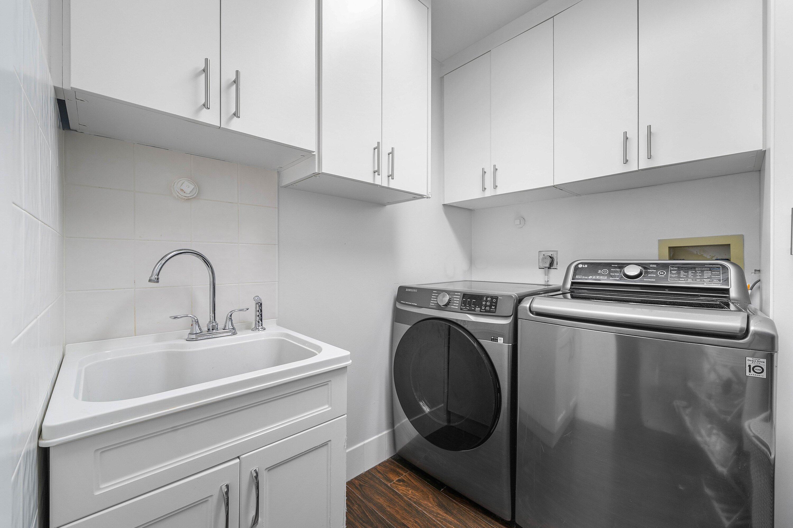 916 SW 37th Court